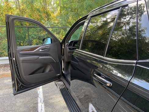 Used 2024 Cadillac Escalade Sport Platinum w/ LPO, ONYX Package image 13