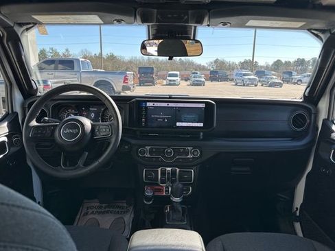 Certified 2025 Jeep Wrangler Unlimited Rubicon image 32