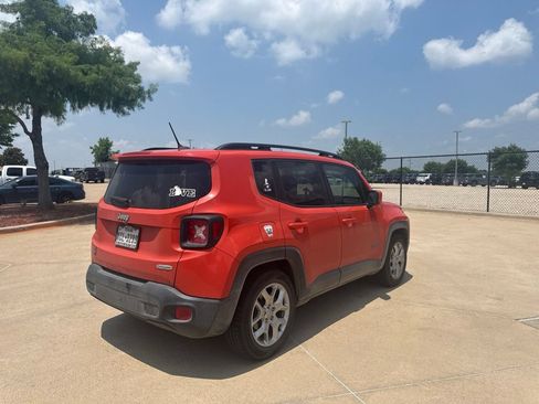 Used 2017 Jeep Renegade Latitude FWD image 6