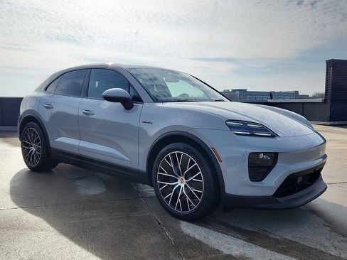 New 2026 Porsche Macan 4 Electric image 9