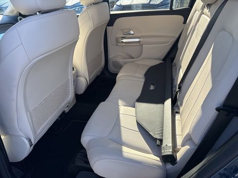 Used 2023 Mercedes-Benz GLB 250 image 8