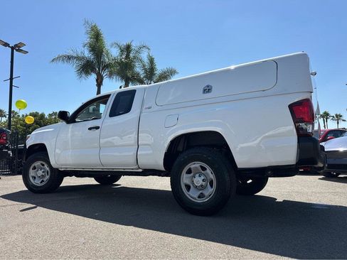 Used 2020 Toyota Tacoma SR image 3