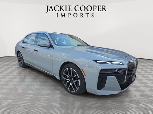 Used 2024 BMW 760i xDrive w/ Premium Package AWD/4WD image 3