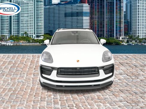 Used 2022 Porsche Macan AWD/4WD image 2