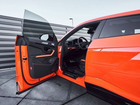 Used 2025 Lamborghini Urus SE image 29