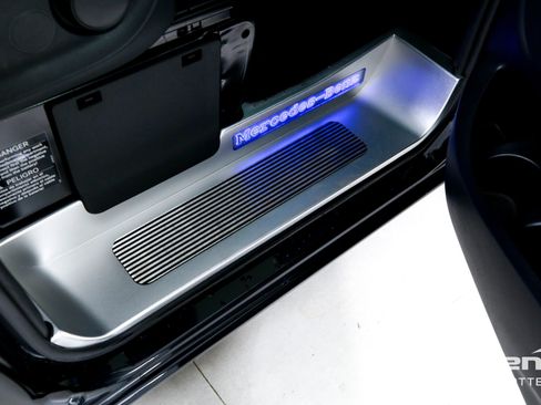 Used 2023 Mercedes-Benz Metris Passenger image 21