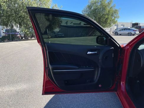 Used 2017 Dodge Charger R/T w/ Plus Group image 17