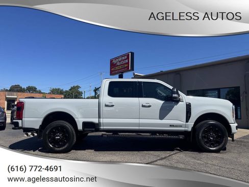 Used 2025 Ford F250 XLT w/ Black Appearance Package AWD/4WD image 1