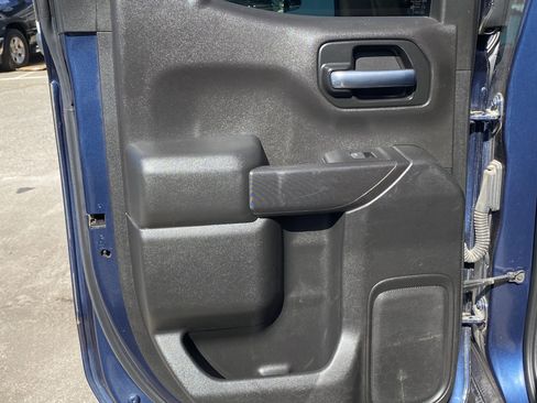 Used 2020 Chevrolet Silverado 1500 Custom w/ Custom Value Package image 17