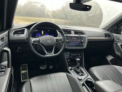 Used 2022 Volkswagen Tiguan SE R-Line image 12