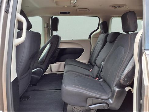 Used 2018 Chrysler Pacifica Touring Plus w/ Tire & Wheel Group image 14