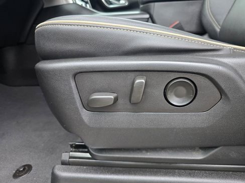 Used 2023 Chevrolet Suburban Premier image 24