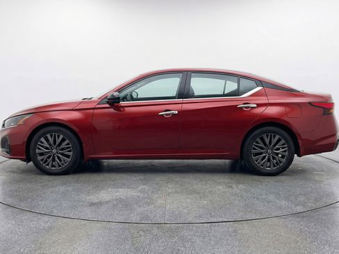 Used 2025 Nissan Altima 2.5 SV image 5