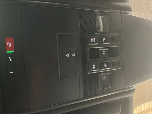 Certified 2021 Volkswagen Atlas Cross Sport SEL AWD/4WD image 25