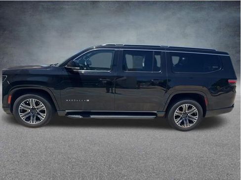 Used 2024 Jeep Wagoneer L Series II RWD image 2