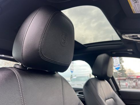 Used 2022 Alfa Romeo Giulia Ti image 16