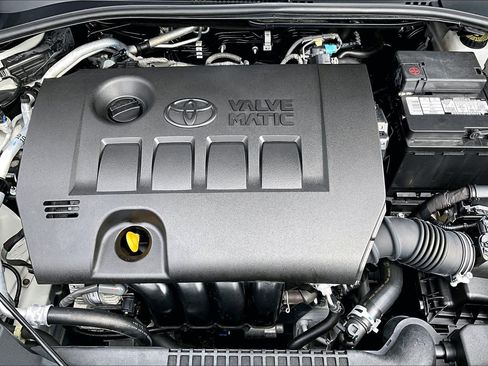 Used 2020 Toyota C-HR XLE image 31