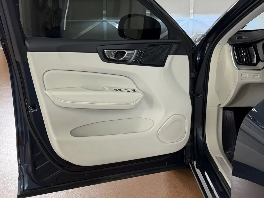 Used 2021 Volvo XC60 T6 Inscription w/ Advanced Package AWD/4WD image 16