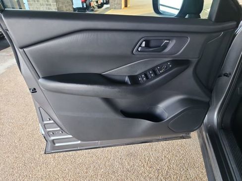 Used 2024 Nissan Rogue S image 9