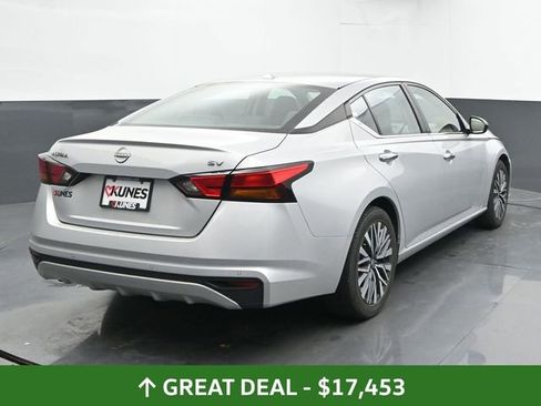 Used 2024 Nissan Altima 2.5 SV image 10