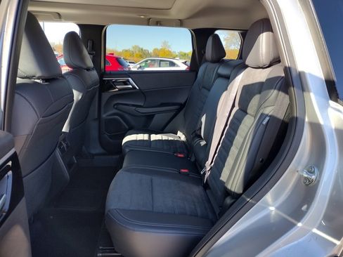 New 2025 Mitsubishi Outlander SE image 8