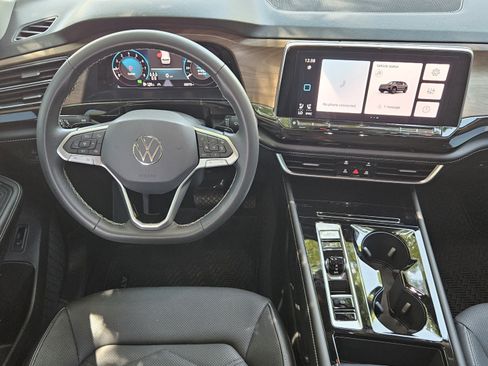 Used 2024 Volkswagen Atlas SE FWD image 17