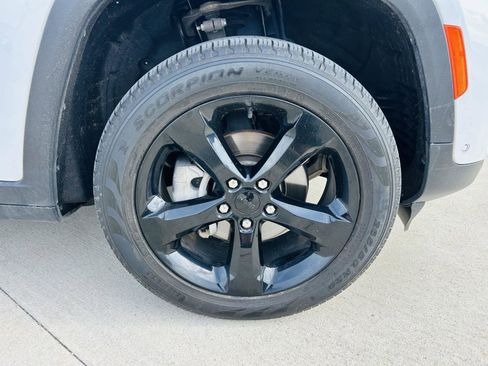 Used 2023 Jeep Grand Cherokee Limited w/ Luxury Tech Group II image 44