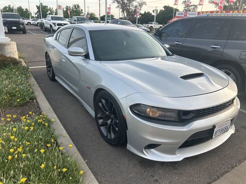 Used 2020 Dodge Charger Scat Pack RWD image 3