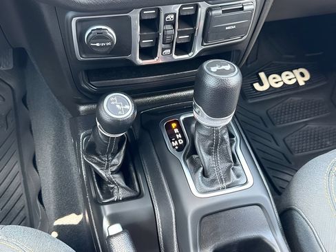 Used 2024 Jeep Wrangler Unlimited Sport AWD/4WD image 15