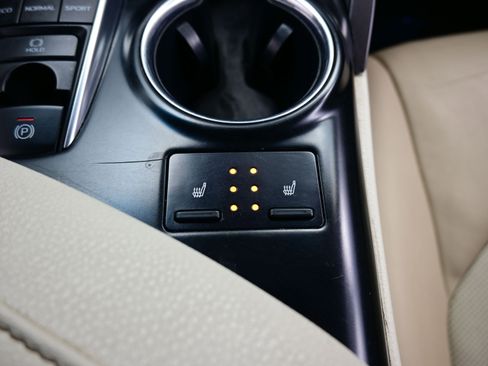 Used 2020 Toyota Camry XLE image 19