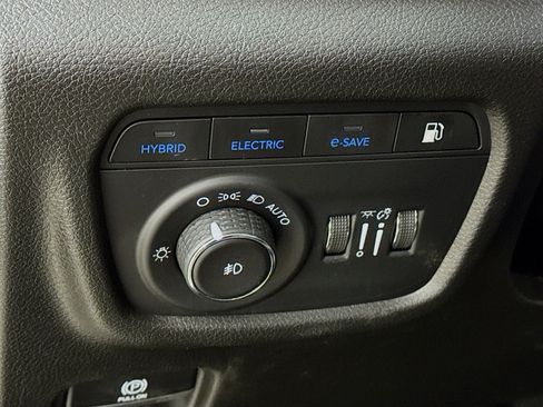 Used 2023 Jeep Grand Cherokee 4WD 4xe image 15