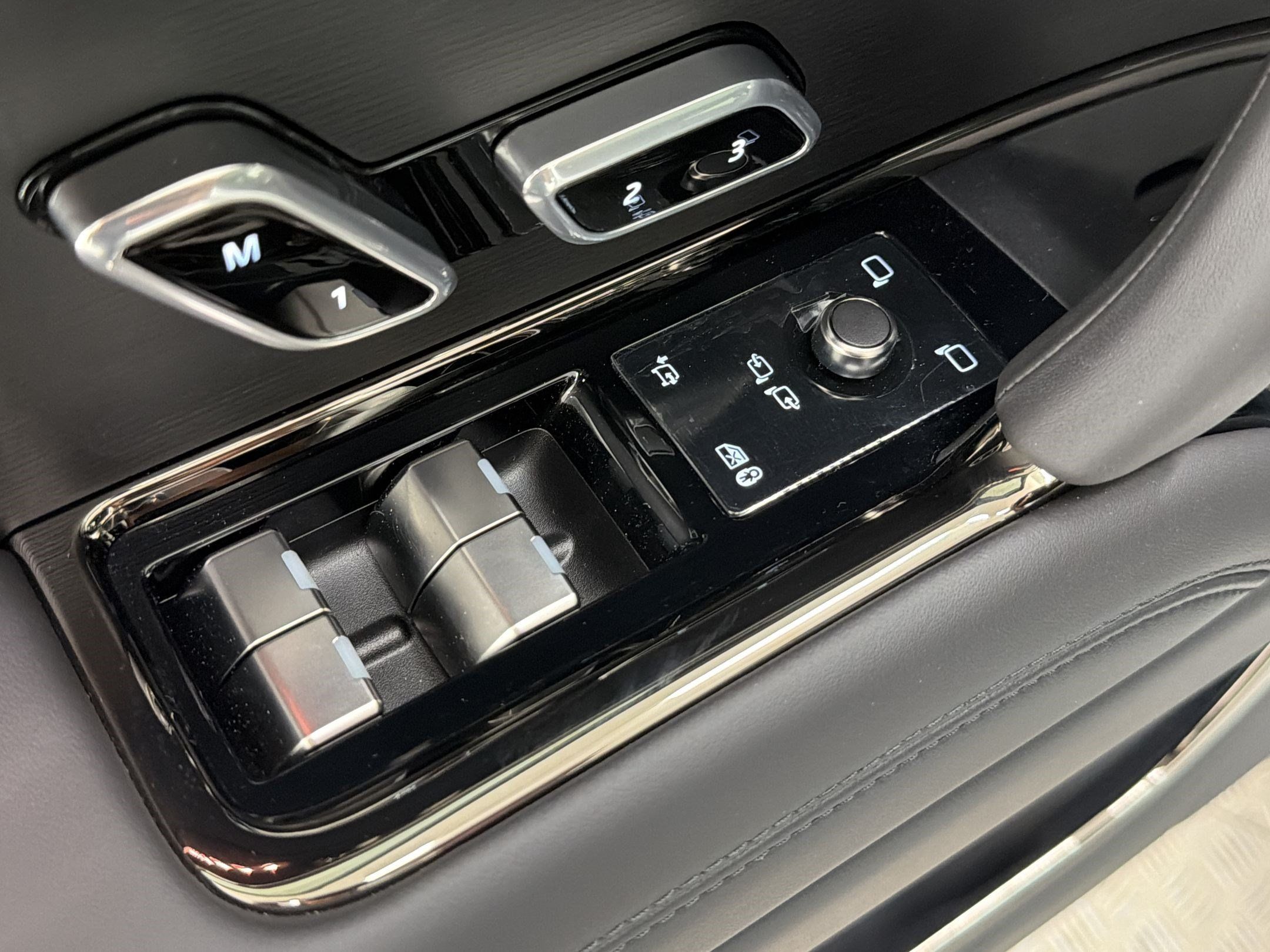 New 2026 Land Rover Range Rover Sport SE AWD/4WD image 14