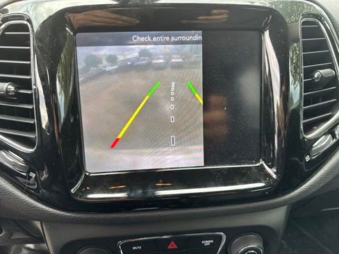 Used 2018 Jeep Compass Limited AWD/4WD image 5