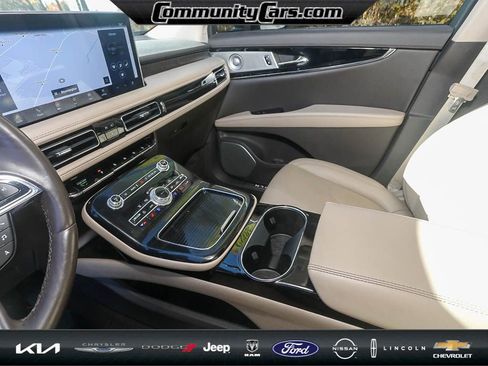 Certified 2022 Lincoln Nautilus Reserve w/ Equipment Group 202A image 20