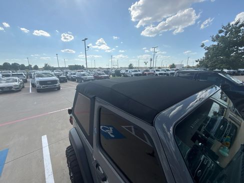 Used 2023 Jeep Wrangler Sport AWD/4WD image 9