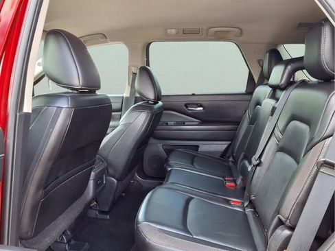 Used 2023 Nissan Pathfinder SL AWD/4WD image 17