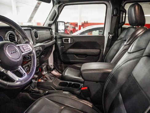 Used 2022 Jeep Wrangler Unlimited Sahara image 17