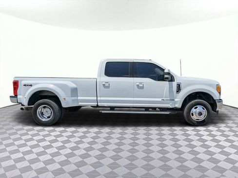 Used 2017 Ford F350 Lariat AWD/4WD image 3