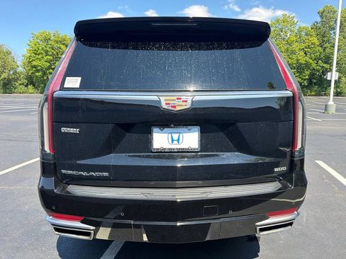 Used 2024 Cadillac Escalade Premium Luxury w/ LPO, Floor Liner Package AWD/4WD image 4