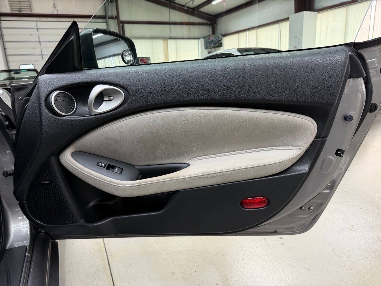Used 2009 Nissan 370Z Touring w/ Sport Pkg RWD image 12