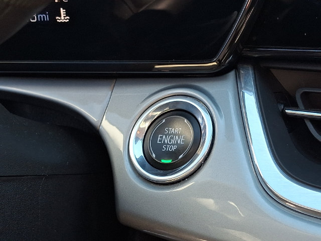 Used 2025 Chevrolet Trax LT FWD image 28
