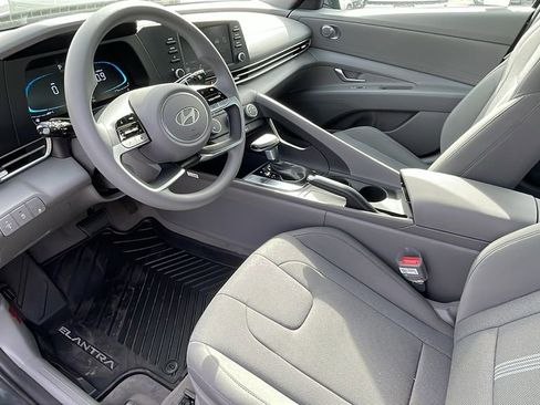Used 2026 Hyundai Elantra SE FWD image 15