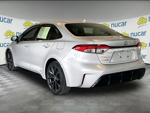 Used 2024 Toyota Corolla SE w/ SE Package image 4