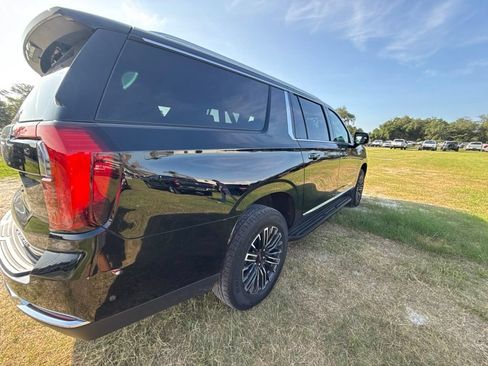 Used 2025 GMC Yukon XL Elevation AWD/4WD image 5
