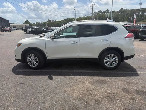 Used 2016 Nissan Rogue SV FWD image 2