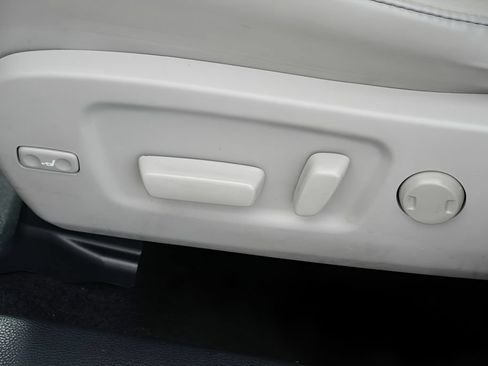Used 2015 Toyota Highlander XLE AWD/4WD image 24