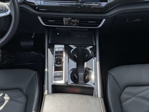 Used 2025 Volkswagen Atlas SE FWD image 20