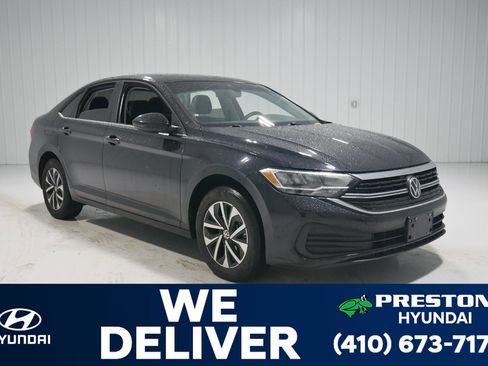 Used 2024 Volkswagen Jetta S image 3