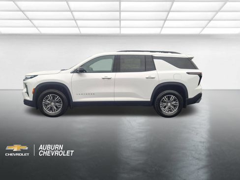 Used 2025 Chevrolet Traverse LT w/ Driver Confidence Package FWD image 6