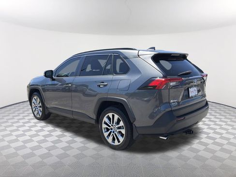 Used 2020 Toyota RAV4 XLE Premium FWD image 8